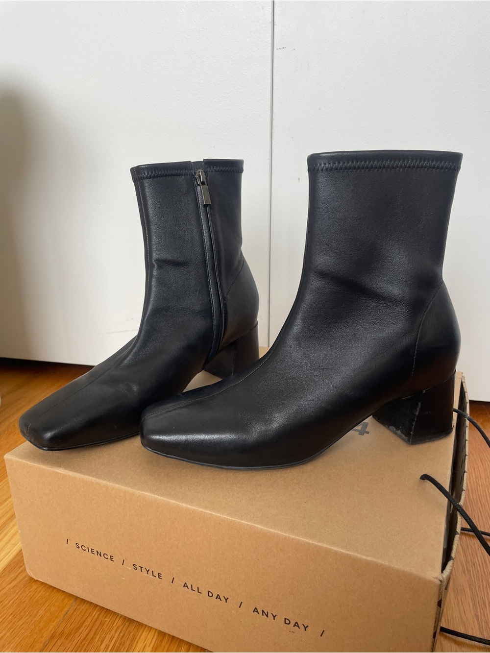 Like New Frankie4 Black Ember Ankle Boots/Booties, Genuine Leather, Size 9.5